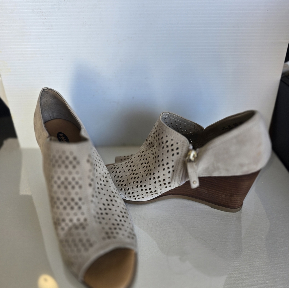 Women's Beige Peep-Toe Wedge Sandals